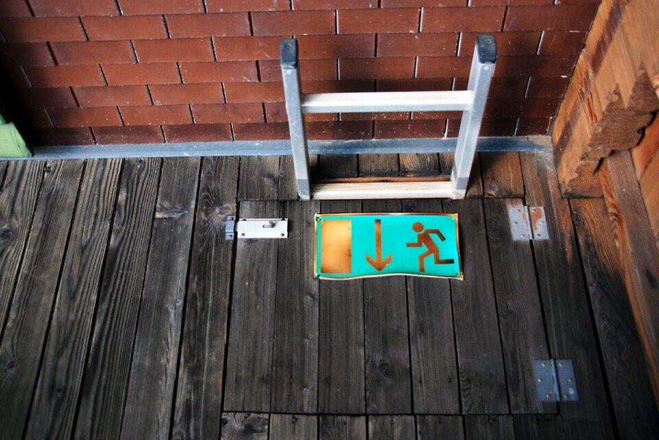Balcony wood bricks