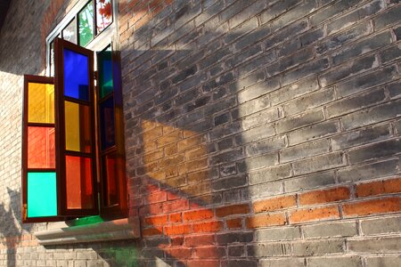 Wall positive color