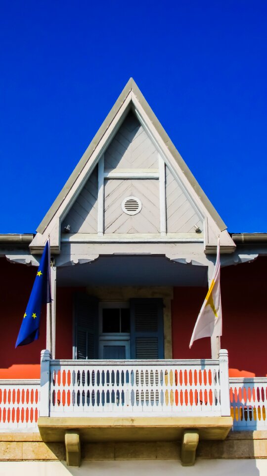 Balcony colonial style building
