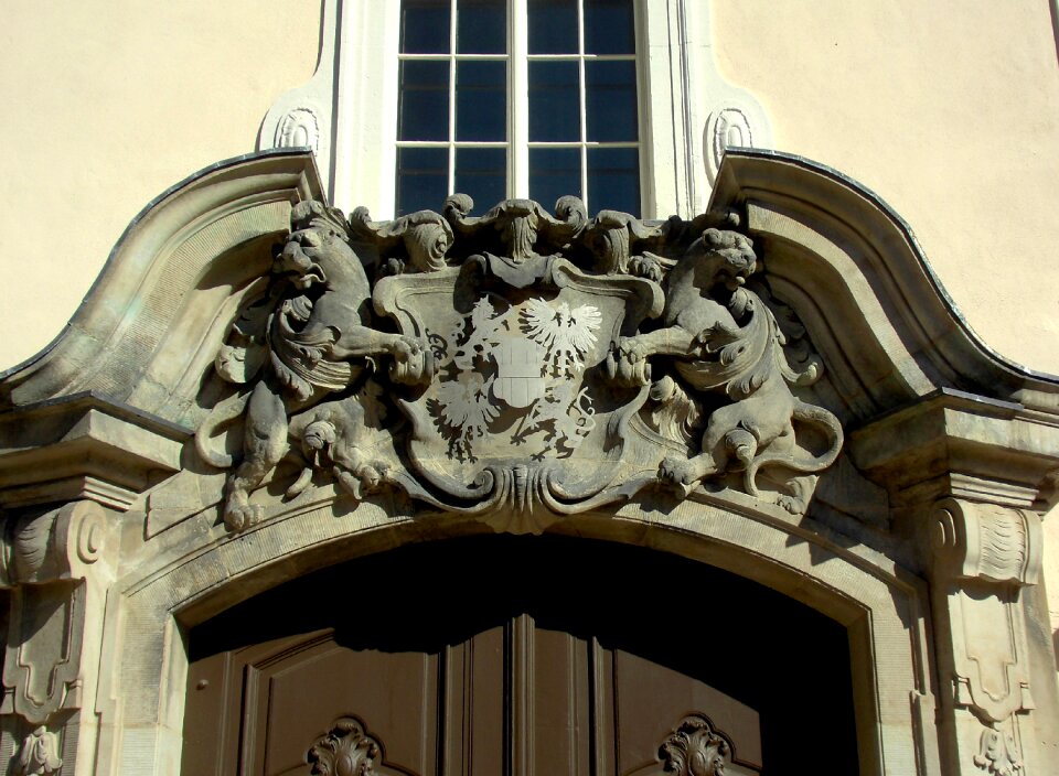 Natural stone ornament gate