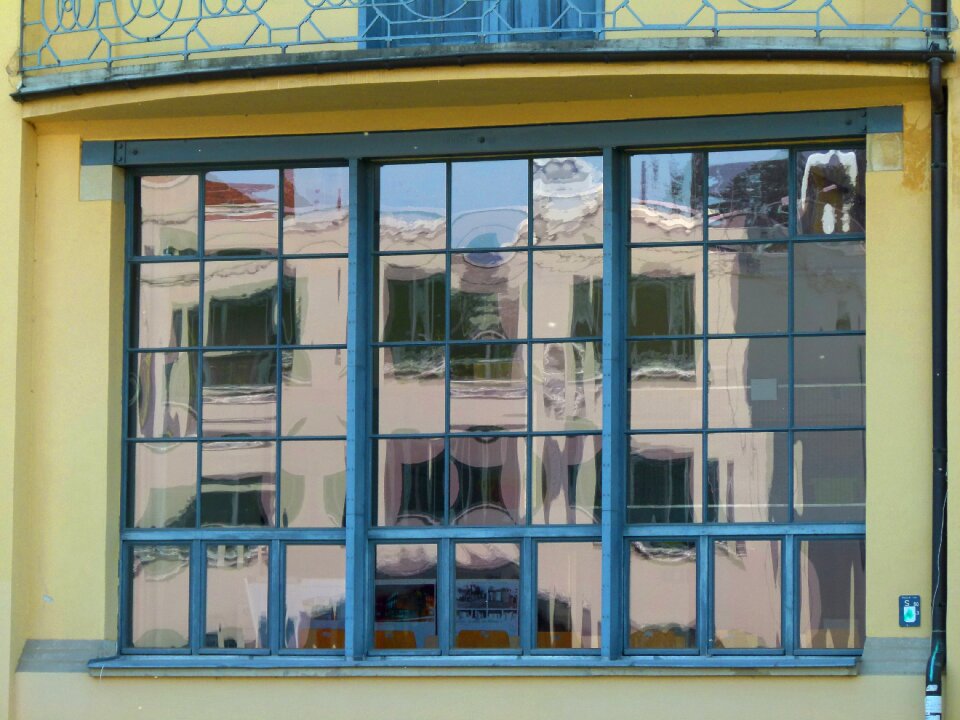 Mirroring weimar glass