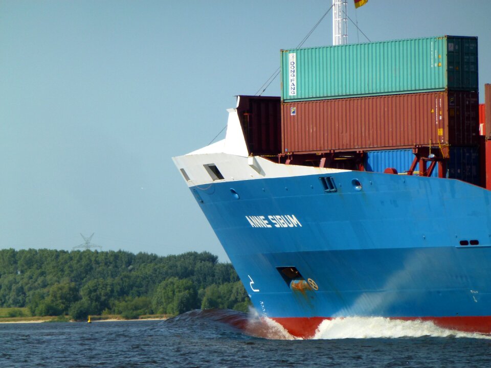 Elbe hamburg container ship