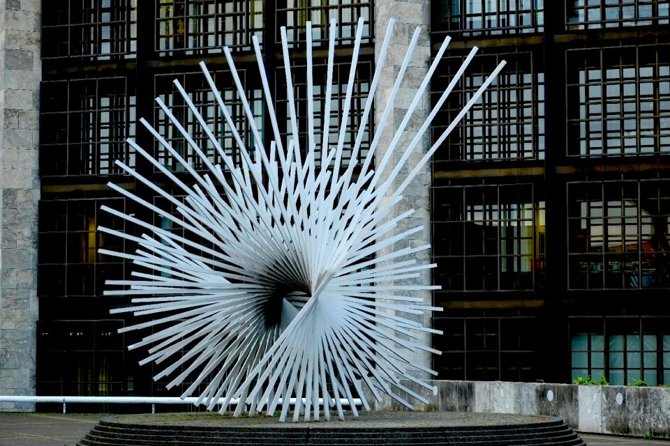 Metal aluminium monument