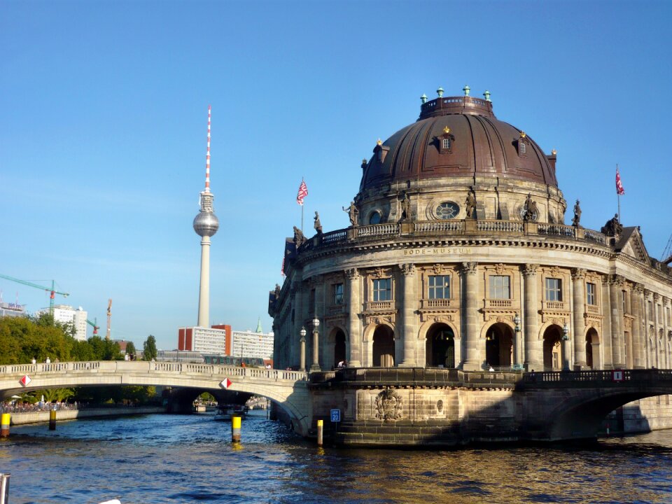 Places of interest architecture museum island