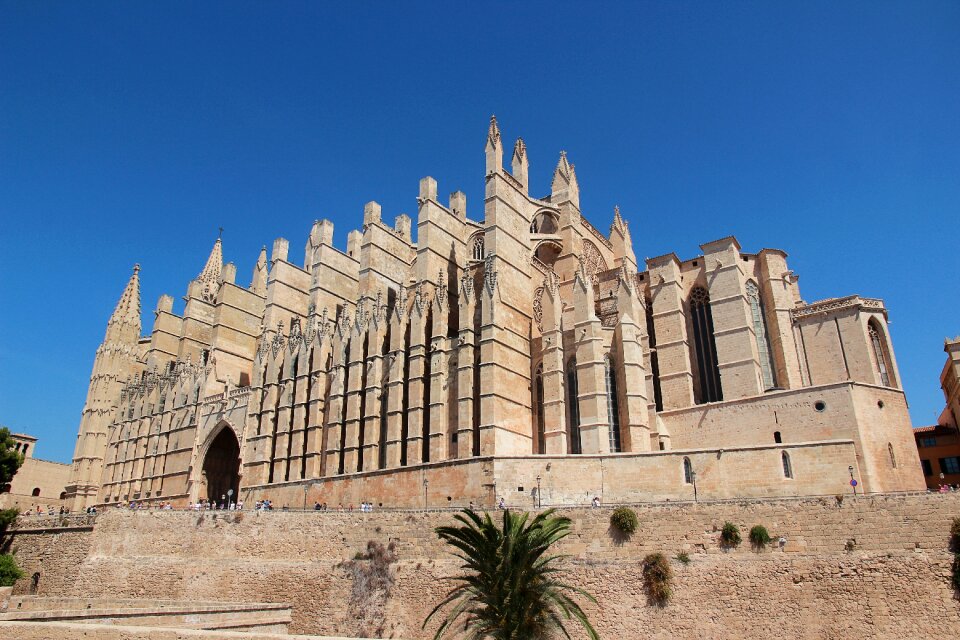Monumental stone building religion