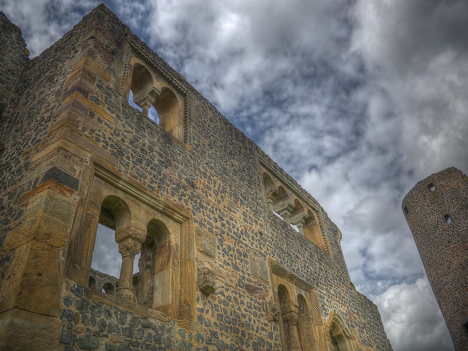 Wall bulwark fortress