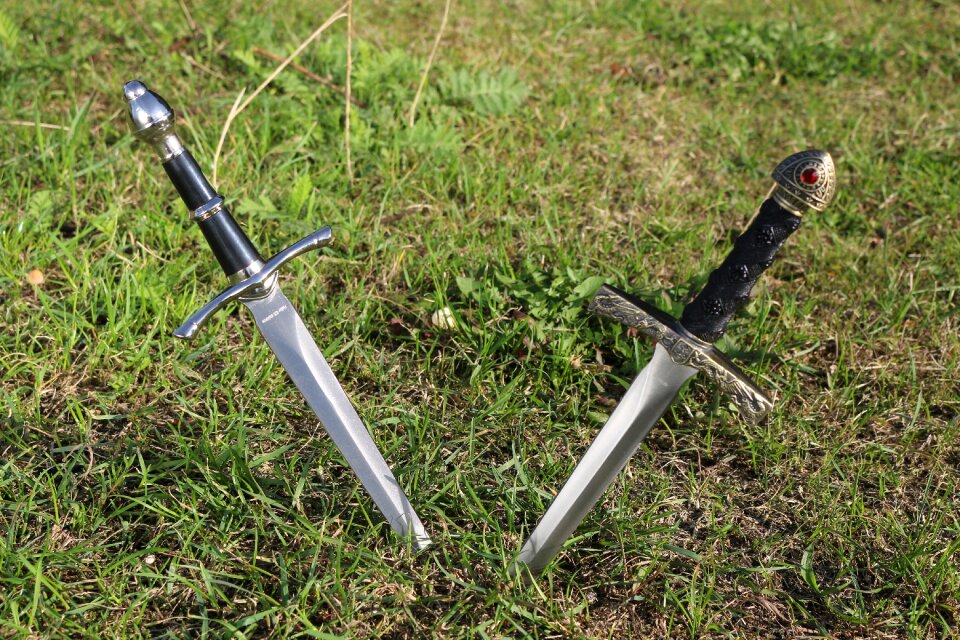 Dagger blade middle ages