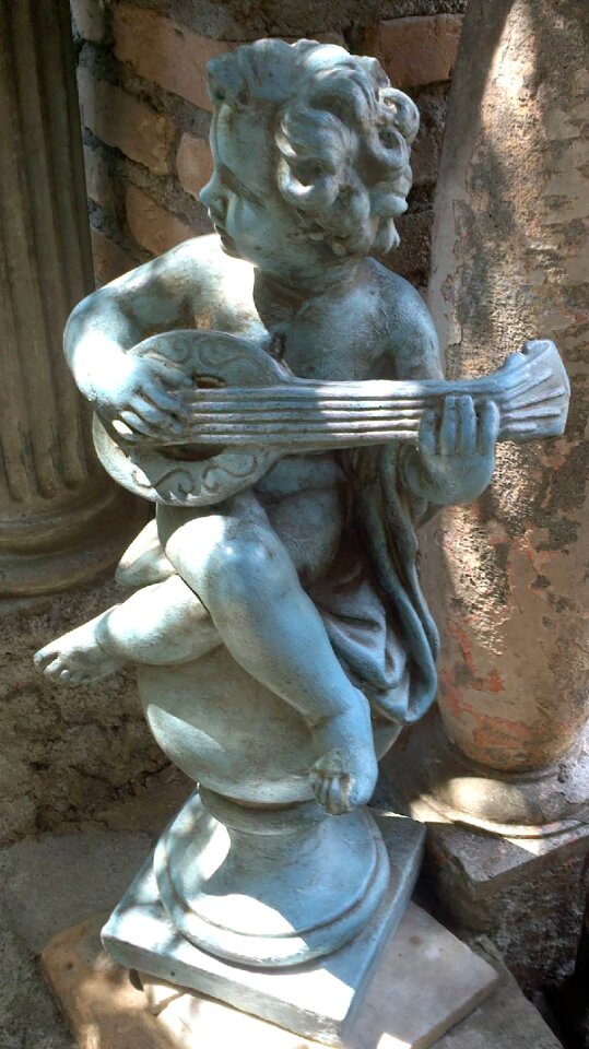 Statue cupid angel