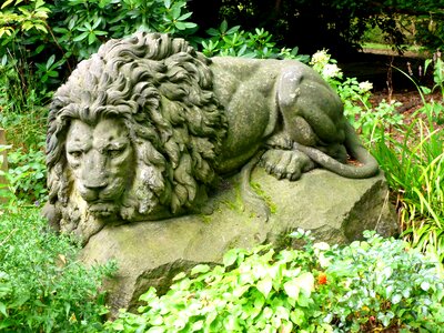 Lion stone figure photo