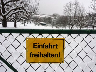 Close gate sign