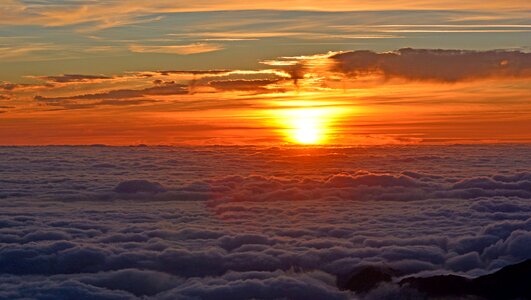 Sea ​​of ​​clouds twilight light