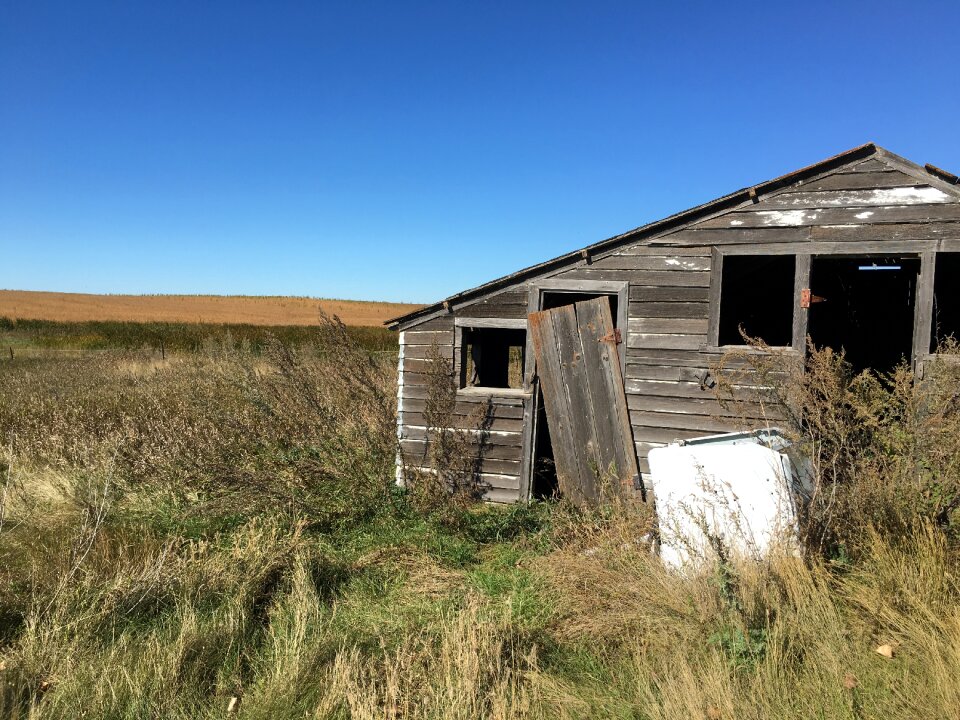 Settlers abandon frontier