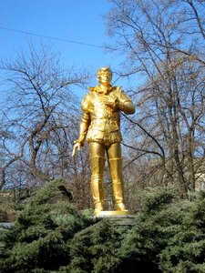 Sculpture sights statue