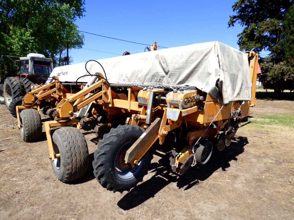 Seeder tractor rural tool