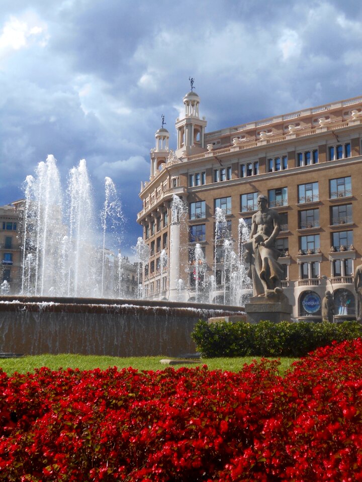 Fountain flowers statue