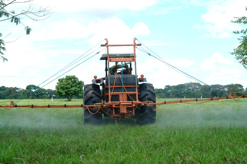 Tractor fumigate Free photos