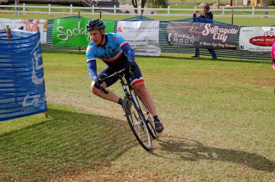 Speed competition cycling