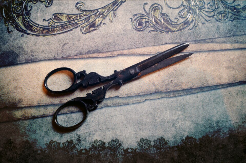 Ornament old fashioned cut