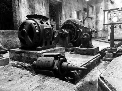 Machinery pump water