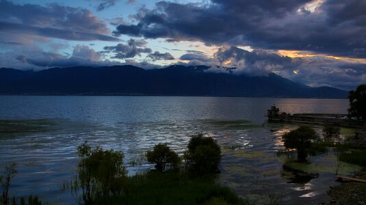 Dali cangshan erhai lake photo