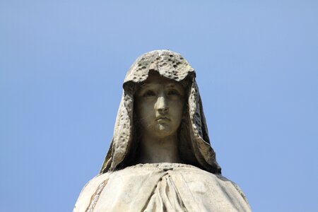 Statue stone maria