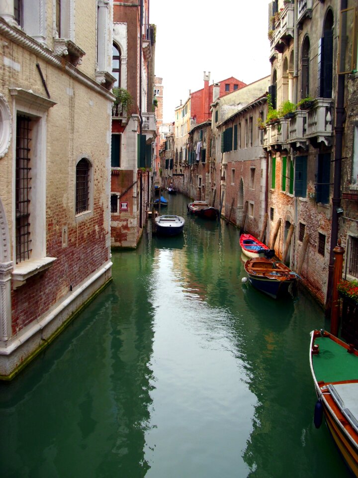 Channel boats houses