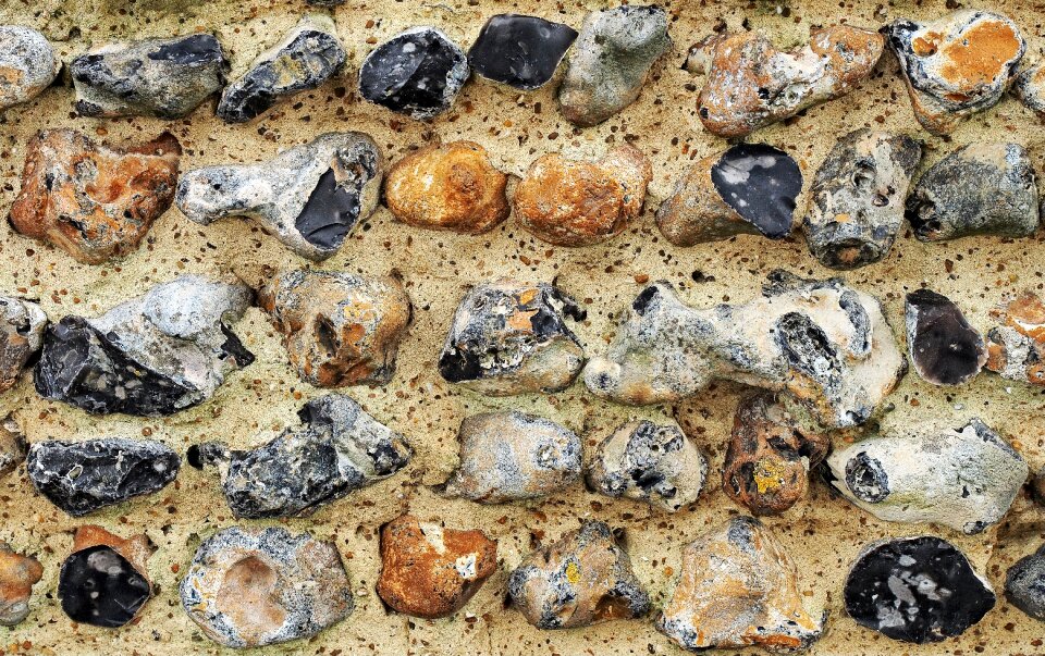 Knapped building coarse
