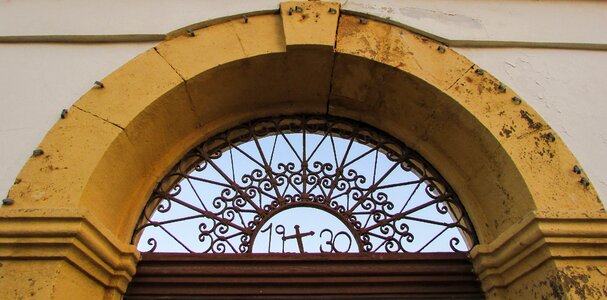 Door architecture traditional