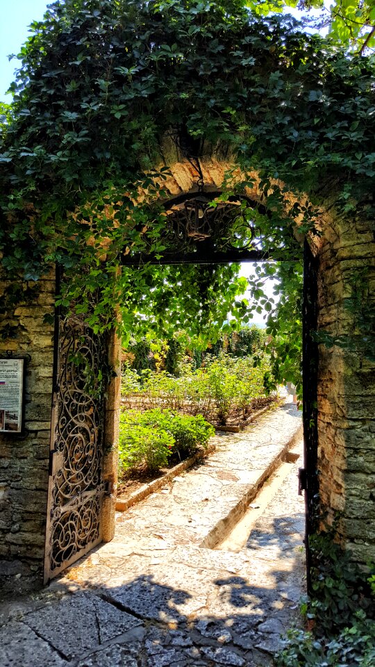 Entry garden arc