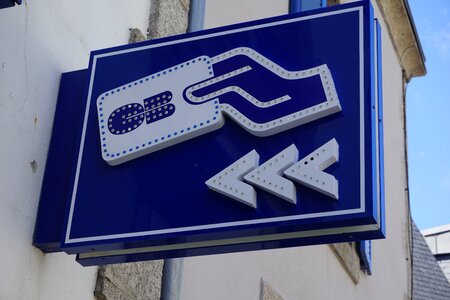 European currency withdrawal of money teaches