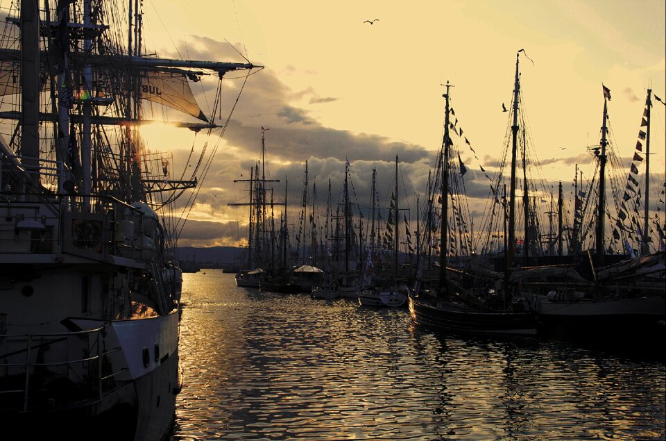 Ocean sailing yacht photo