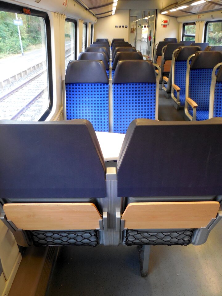 Zugabteil sit lonely