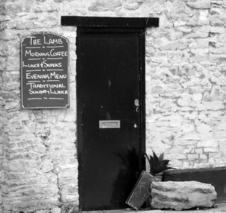 Pub lamb black and white