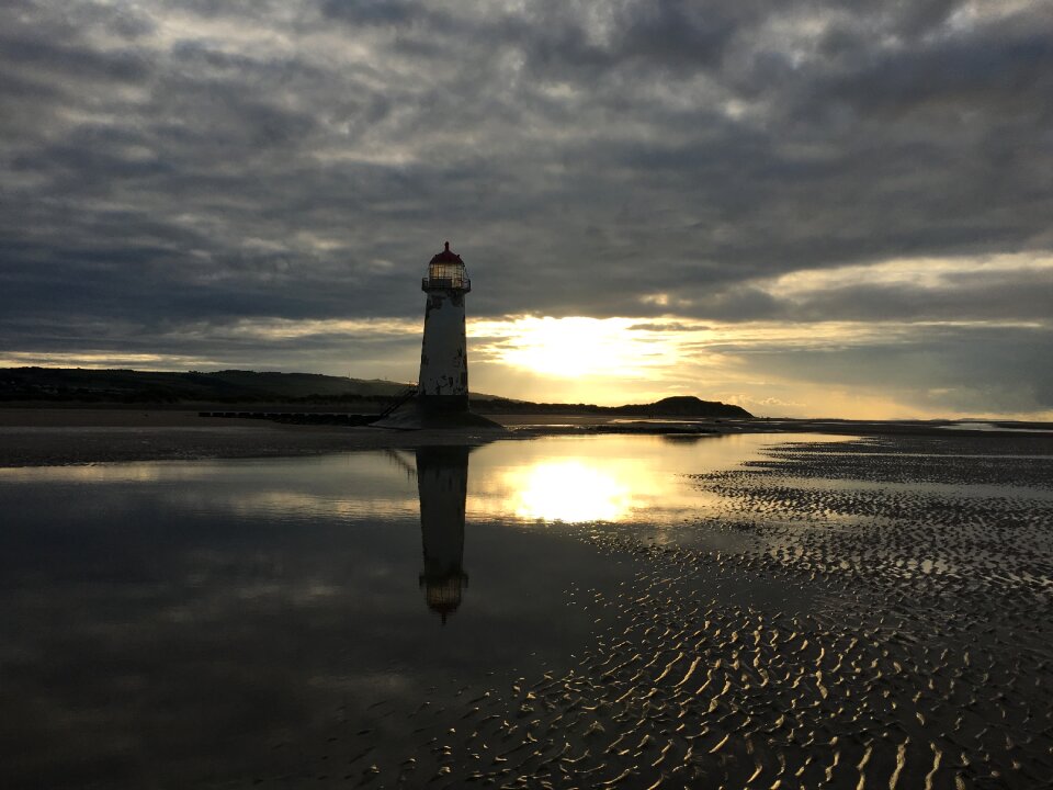 Dusk beacon maritime