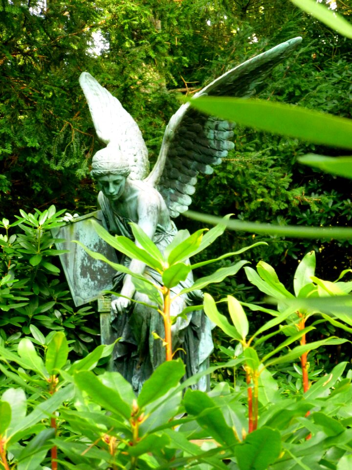 Figure symbol statue