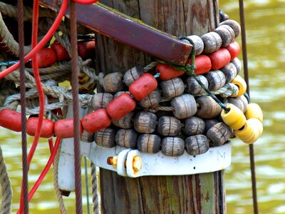 Leash cordage ship traffic jams