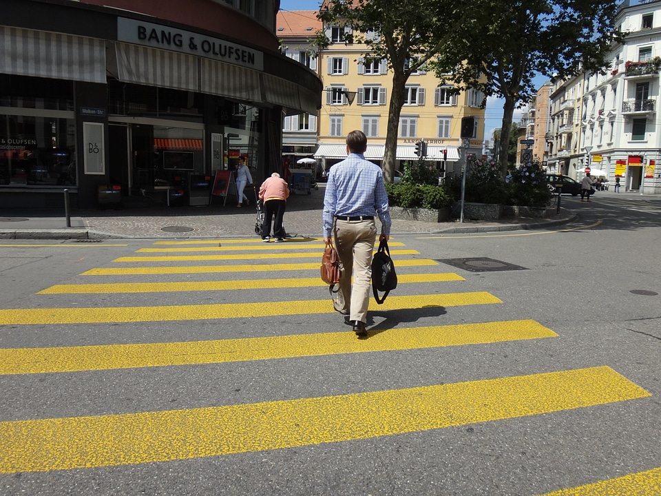Crossing yellow stripes zurich