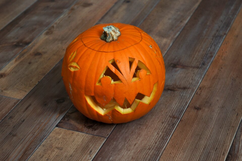 Orange face hollow out