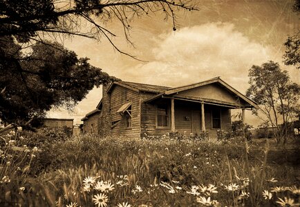 Real estate abandoned home photo