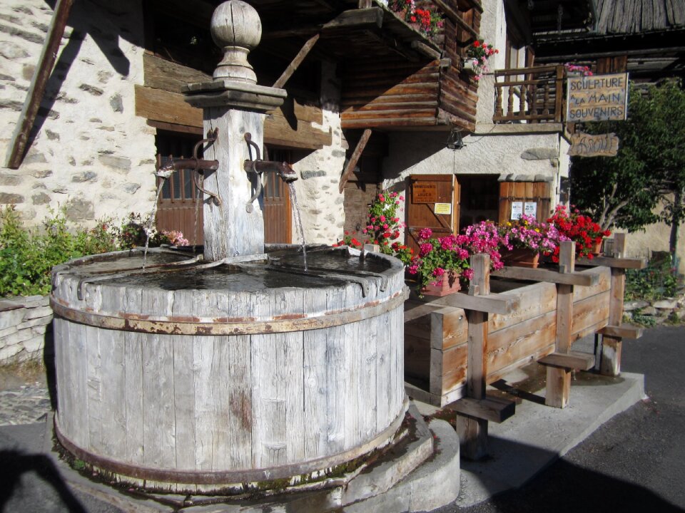 Fountain saint-véran wood fountain