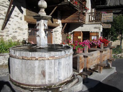 Fountain saint-véran wood fountain