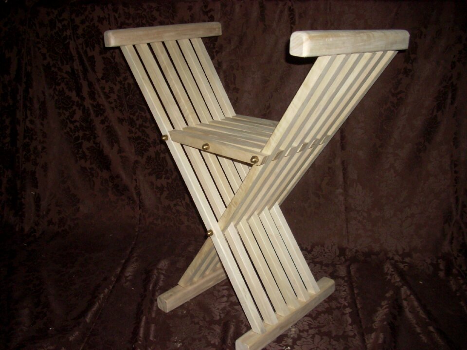 Chair savonarola wood