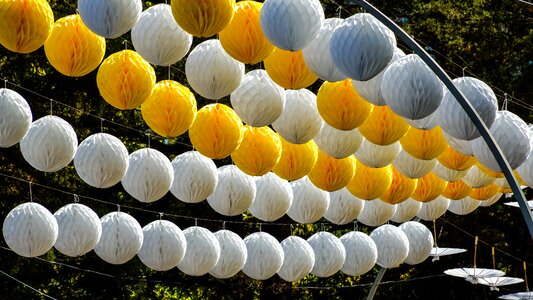 Globes lamp yellow