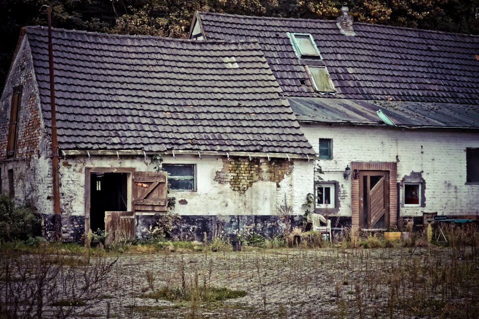 Lapsed abandoned ruin photo