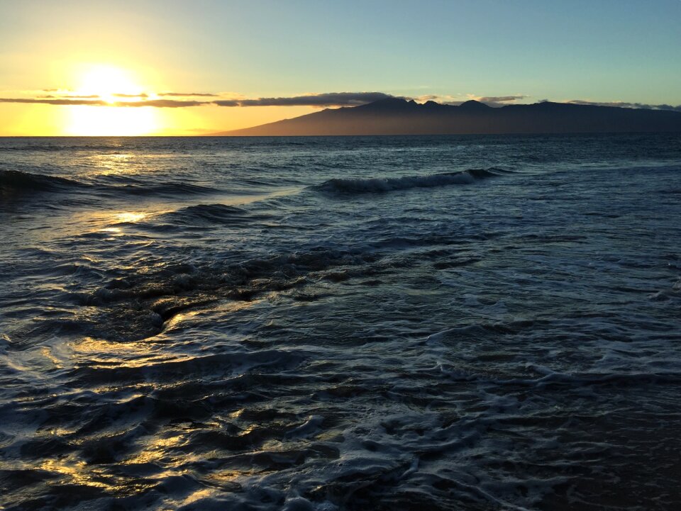 Swell waves mountains