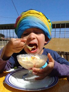 Child eat ice cream