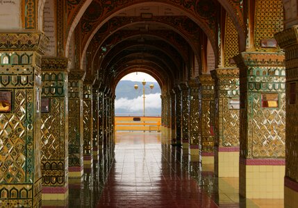 Corridor pillars