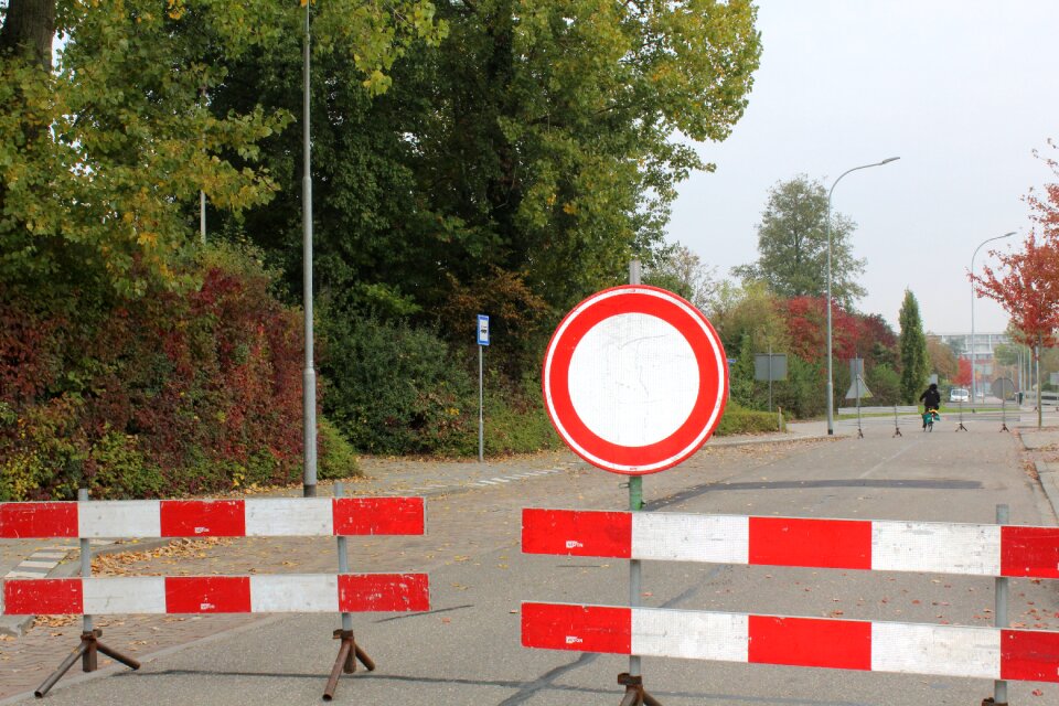 Warning construction detour
