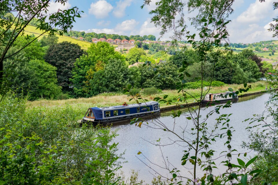Stalybridge huddersfield narrow canal green boat