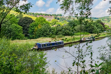 Stalybridge huddersfield narrow canal green boat
